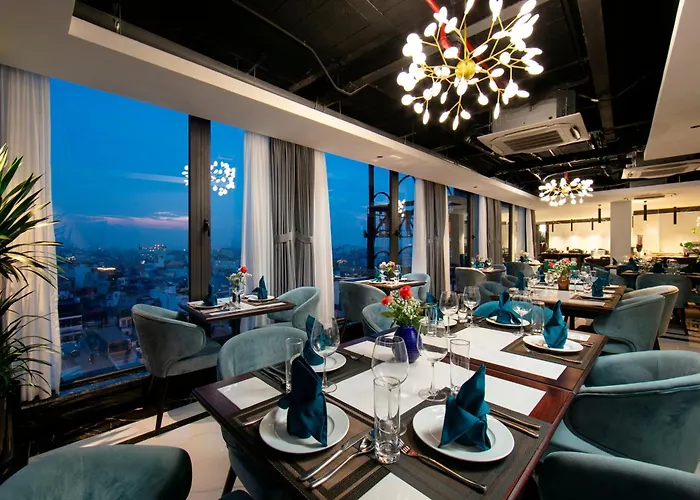 May De Ville Lakeside Hotel